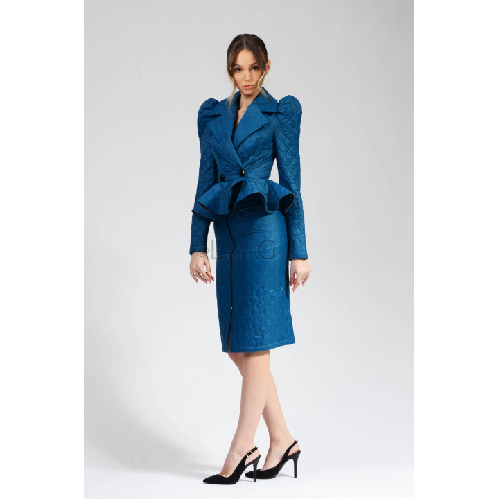 Carmen 2 women's suit with fitted quilted jacket and knee-length skirt