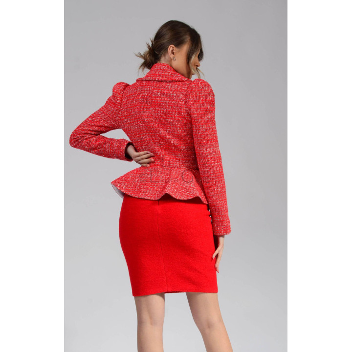 Vedere din spate a costumului Carmen 4, cu tiv peplum la sacou și fustă conică roșie