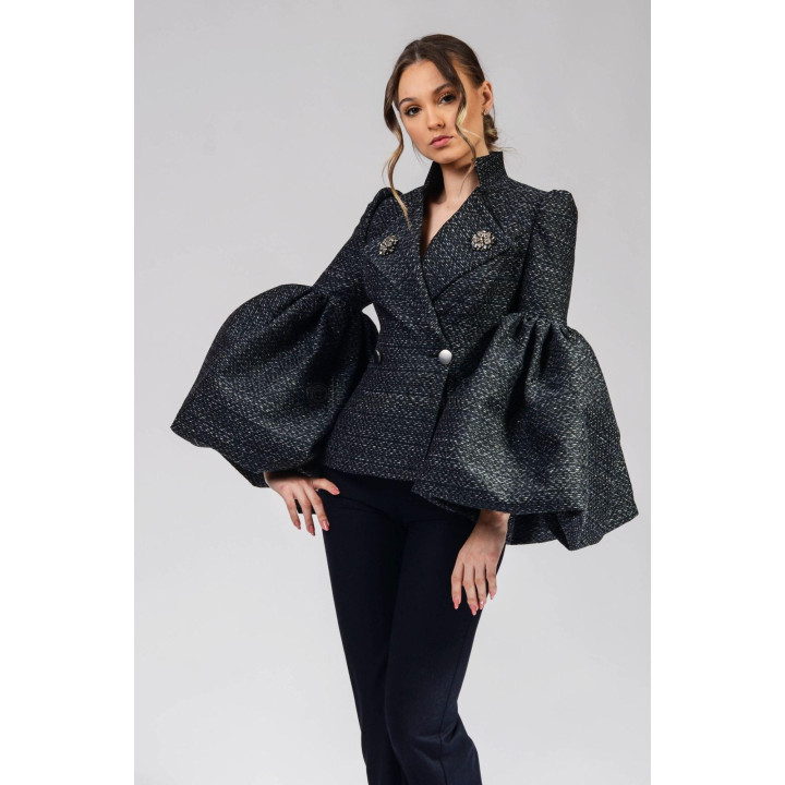 Freia 2 brocade jacket with oversized sleeves and a fitted silhouette
