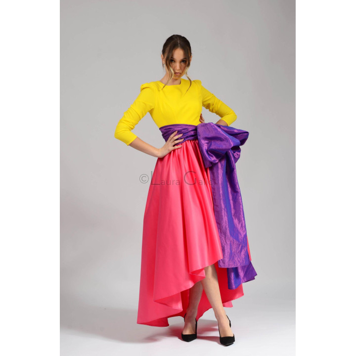 Rochie Ingrid cu top galben, fustă amplă roz și cordon mov cu fundă