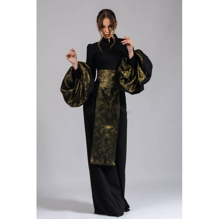 Catinca ensemble with black bell-bottom trousers, oversized blouse cuffs and a gold-patterned brocade apron