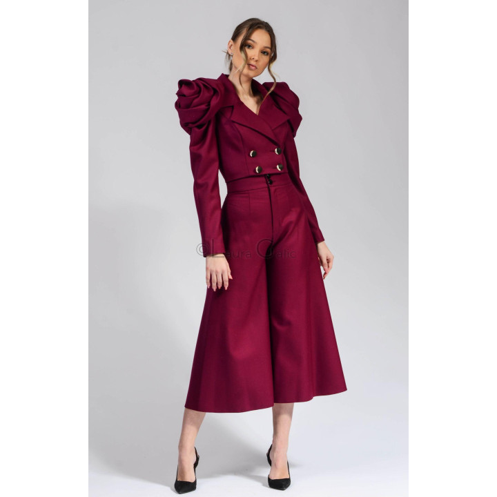 Pantaloni Clopot 3/4 vișinii cu croială amplă și nasturi la betelie