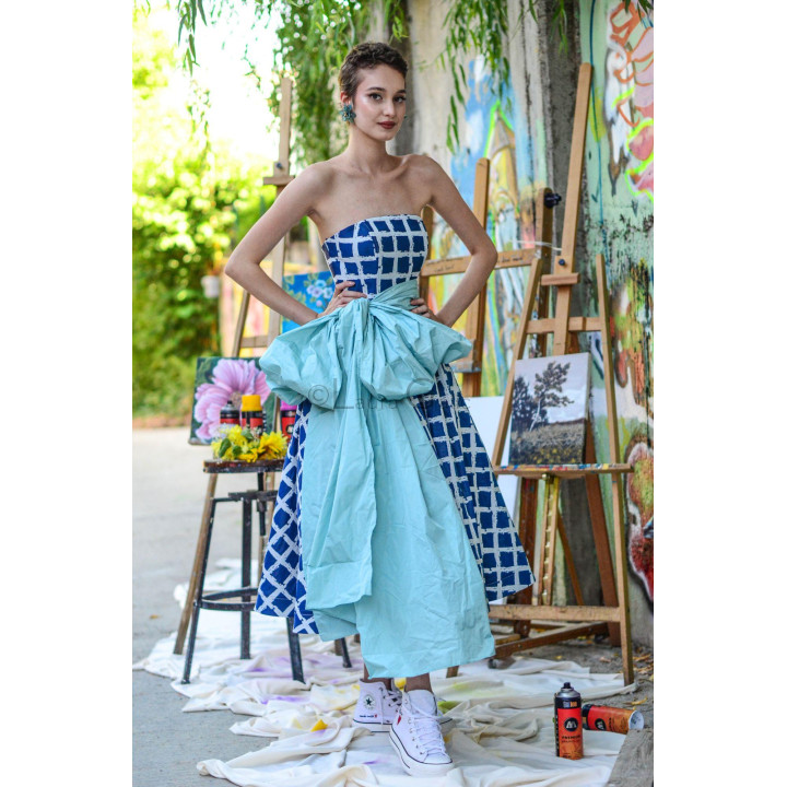 Voluminous mint taffeta scarf tied at the waist of the Loredana 1 dress
