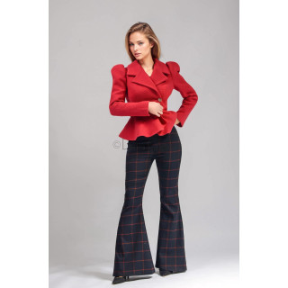 Costumul Carmen cu jachetă roșie și pantaloni bleumarin evazați în carouri roșii