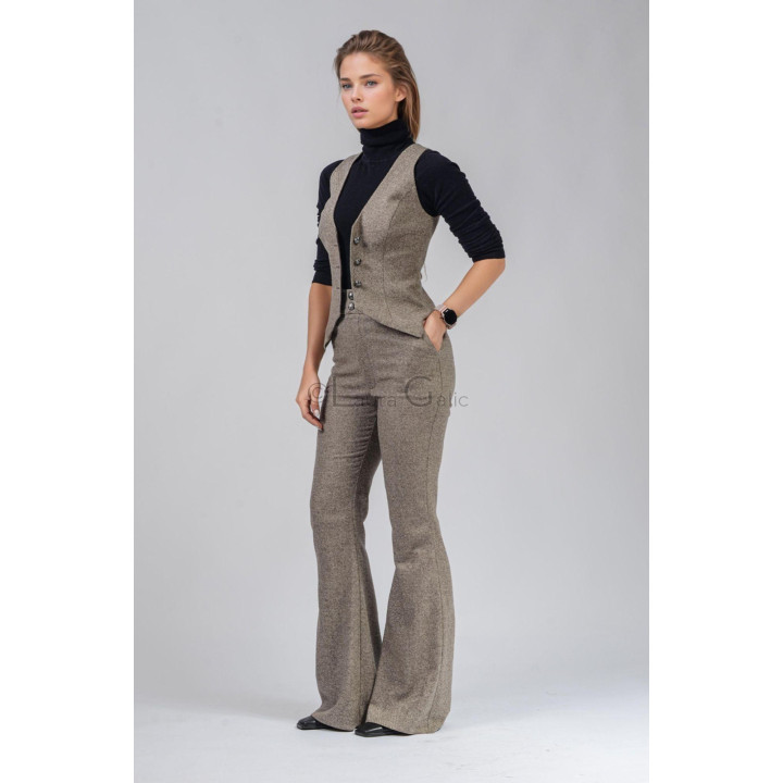 Front detail of the Demetra V-neck vest and flared trousers