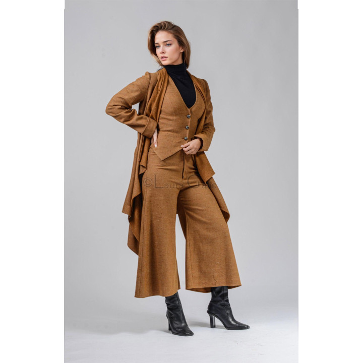 Costum de damă Demetra cu pantaloni evazați și vestă cambrată cu decolteu în V