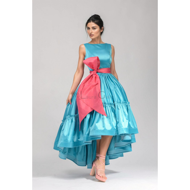 Front detail of the Cosmina 2 dress with a pink scarf tied at the waist