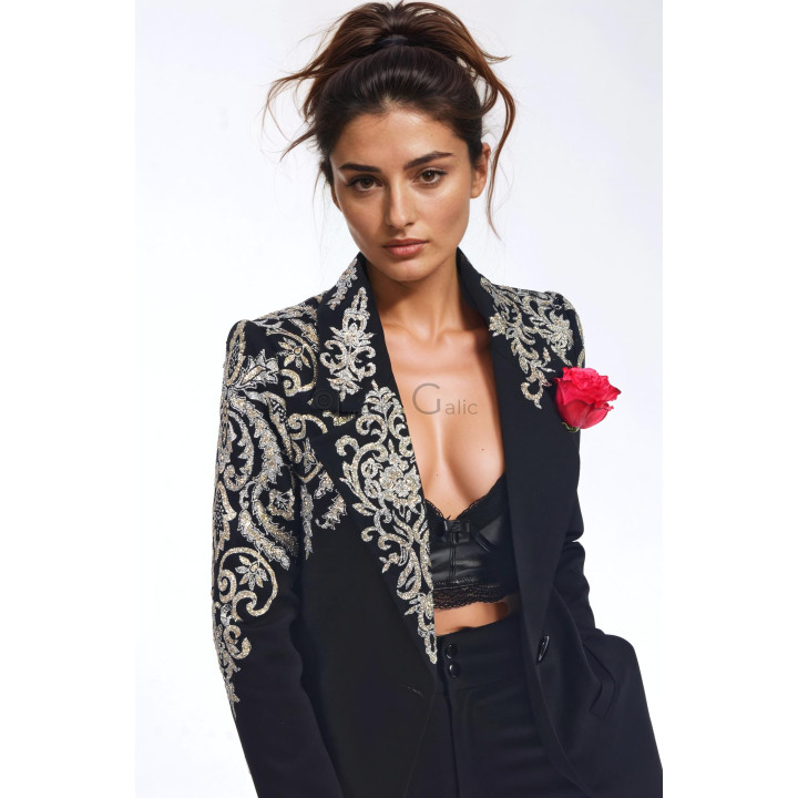 Freida suit