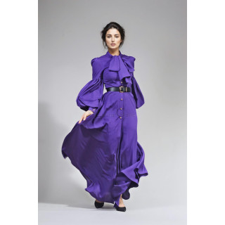 Rochie maxi Luana violet cu mâneci ample, eșarfă la gât și închidere cu nasturi