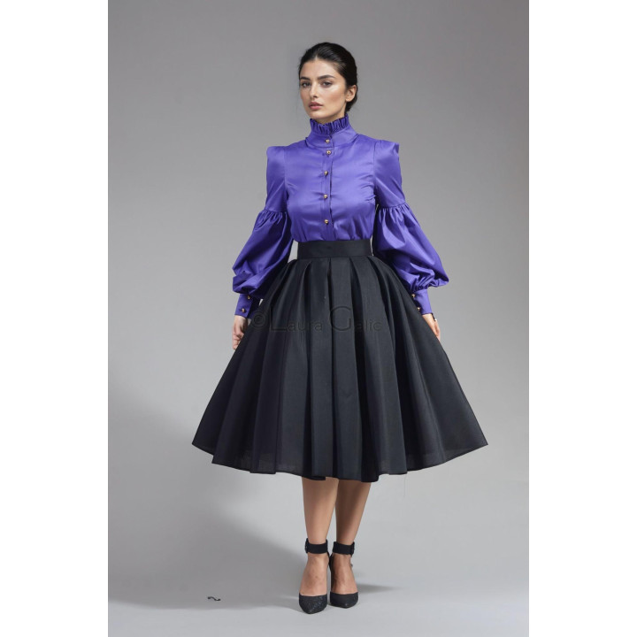 Luana 2 violet shirt with a button front and voluminous long sleeves