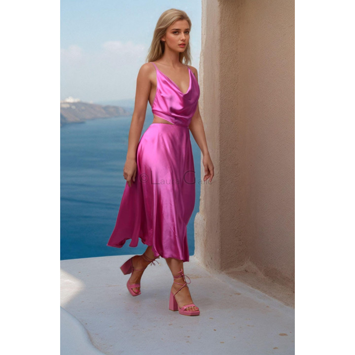Rochie midi Citra fuchsia cu decolteu drapat și fustă amplă, purtată în mers