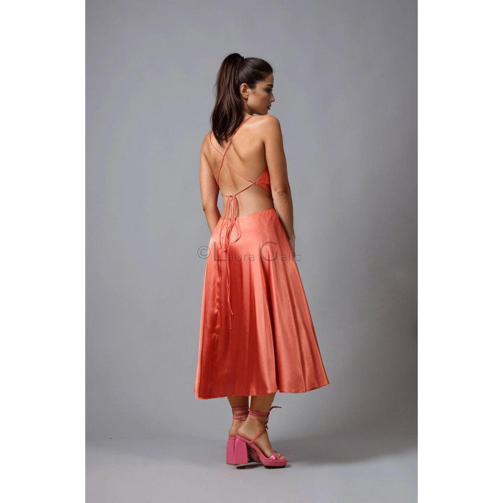 Open back of the Citra dress with fine crossed straps and tie details