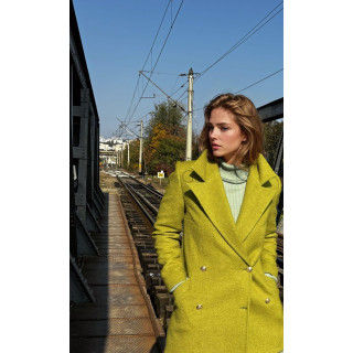 Sandra yellow-green wool coat with broad lapels and double-breasted metallic buttons