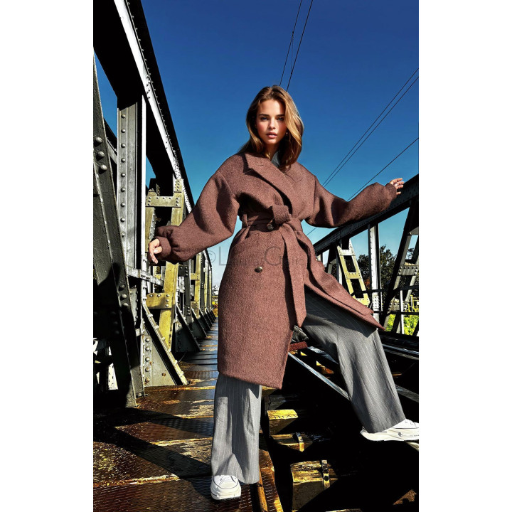 Plum-brown Laura coat with wide lapels, voluminous sleeves and button fastening