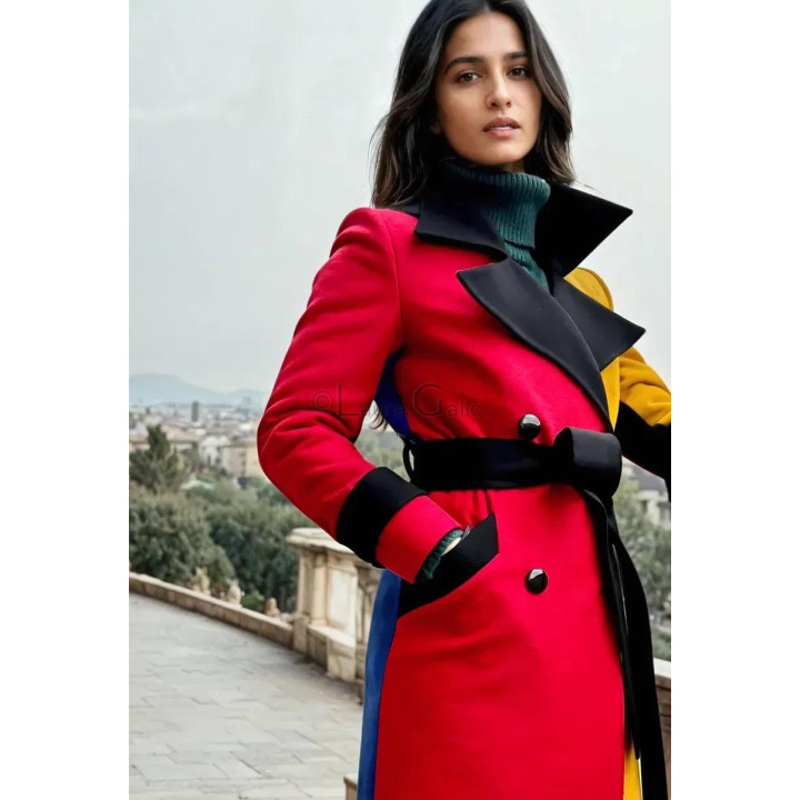 Close-up of the Romanita 3 coat’s black lapels, buttons and waist belt