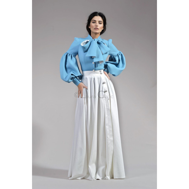 Blue Luana jacket showing its voluminous sleeves and fitted cuffs