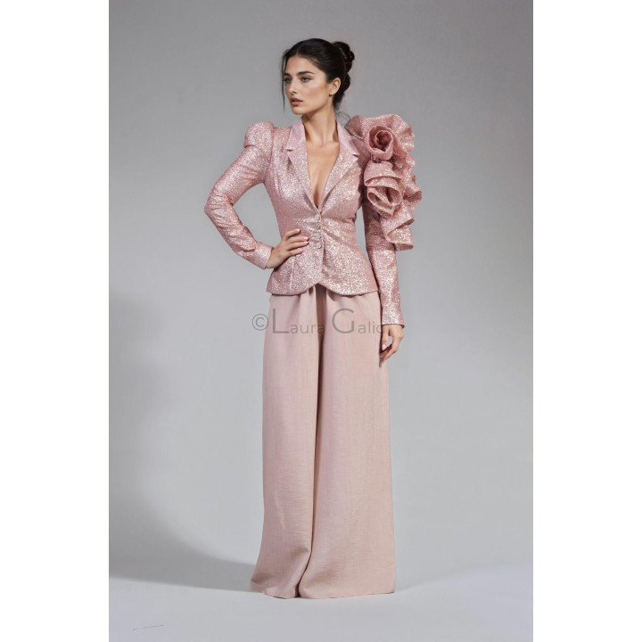 Costum de damă Andreea cu sacou cambrat cu nasturi și pantaloni vaporoși