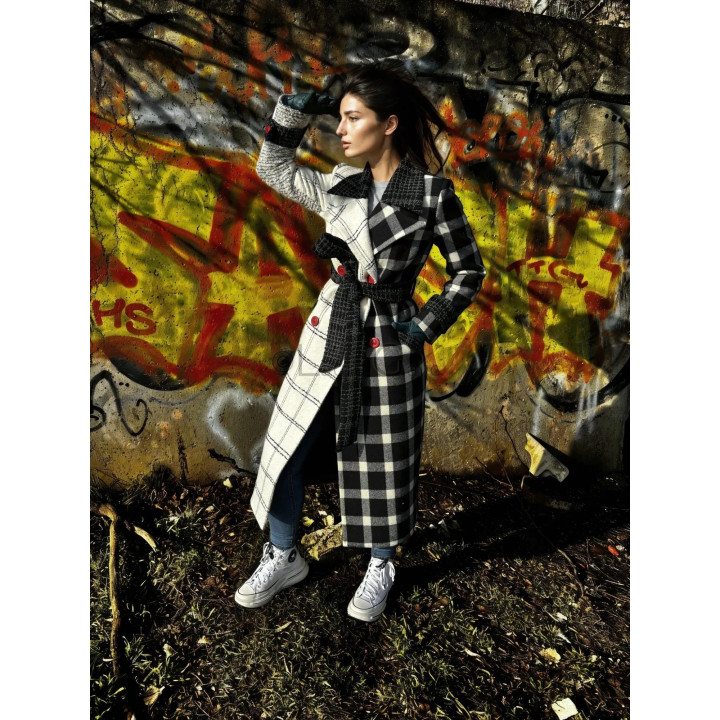 Long Romanita 3 coat with a waist belt and mixed check patterns