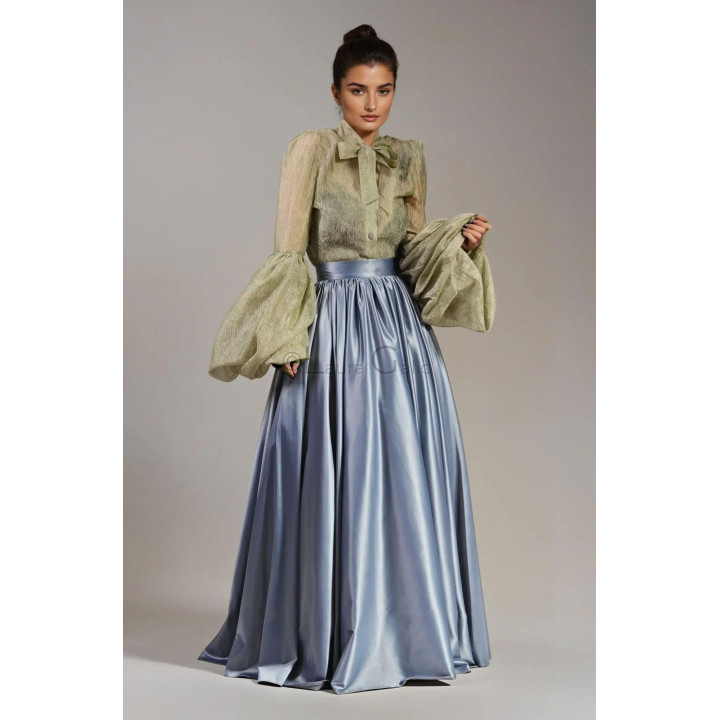 3-piece women's ensemble without the apron, showing the Luana 3 shirt and full-length skirt
