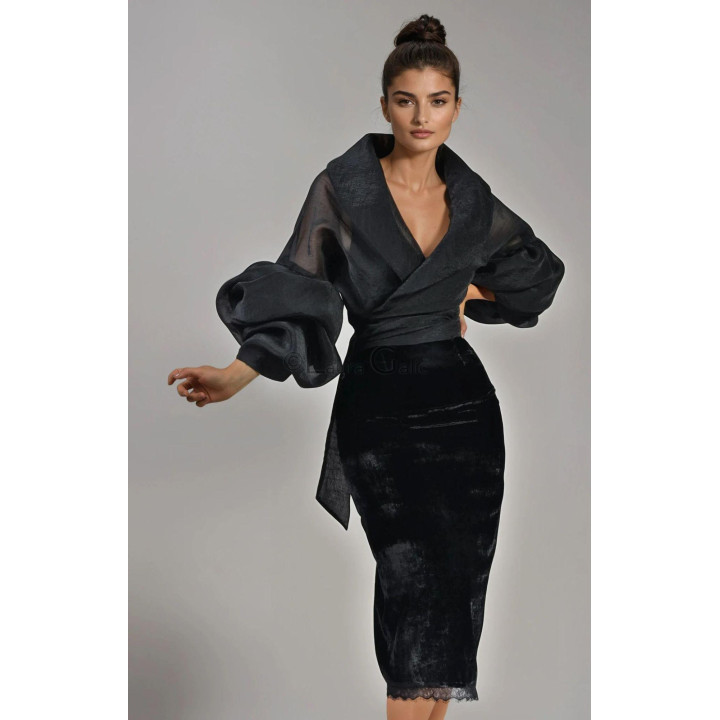Black Pandora velvet skirt with a close-fitting silhouette and delicate lace edging
