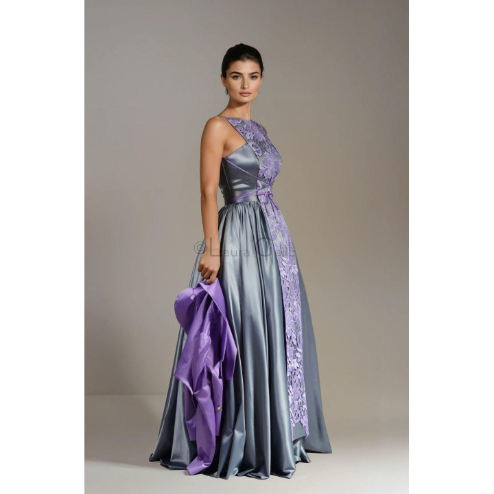 Side view of the Suzana corset and skirt with detachable lace apron