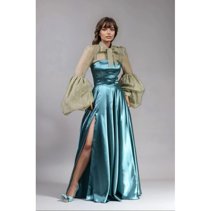Rochie Odille 2 din satin turcoaz, cu fustă lungă și deschidere înaltă pe picior