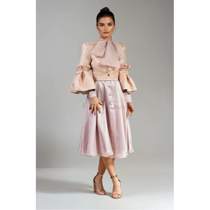 Ansamblul Federica 4 peach cu Rochie Luana, sacou cu mâneci evazate și rochie cu fustă amplă