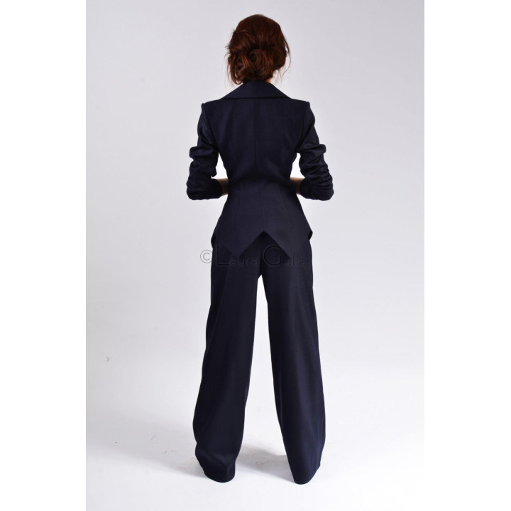 Costum Tamara cu Pantaloni Charlie, stoc mărimea 40