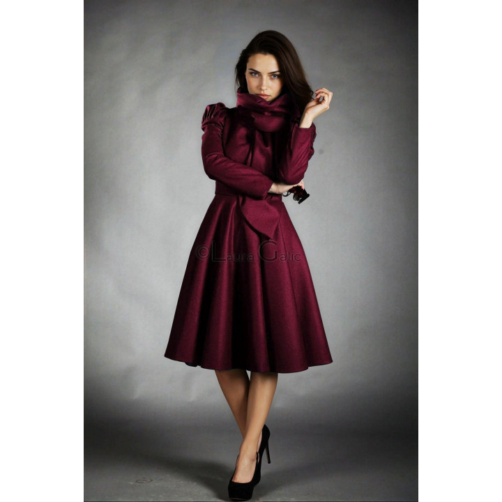 Palton burgundy Beatrice cu guler înalt tip eșarfă și mâneci cu umeri ușor bufanți