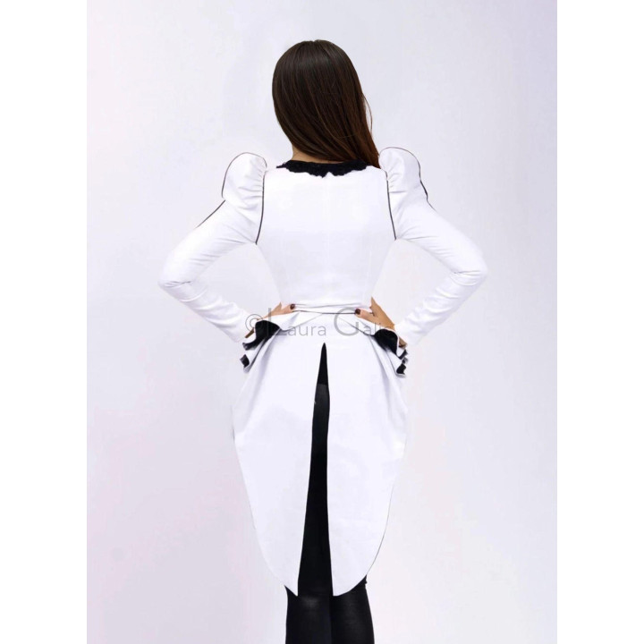 Vedere din spate a sacoului alb Agata couture, cu coadă frac alungită și accente negre