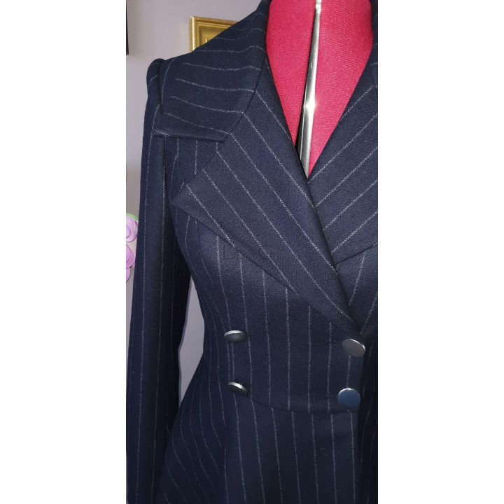 Close-up of the Lavinia 2 coat's lapel, pinstripes and round buttons