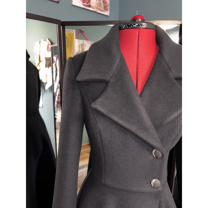 Palton Ofelia Lung, stock