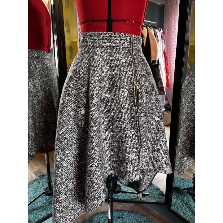 Close-up of the Robin skirt waistband and metal zipper against textured wool fabric