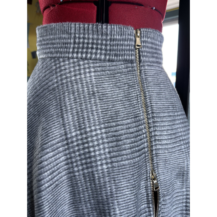 Close-up of the detachable metal zipper on the Robin skirt
