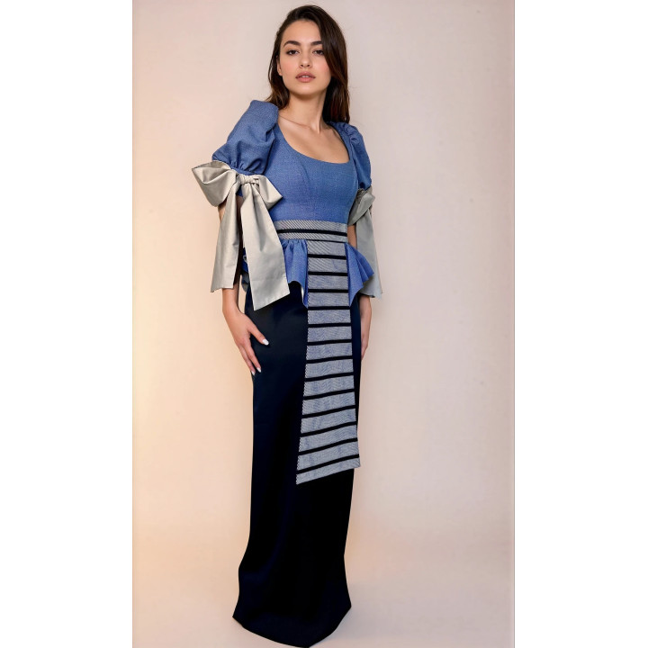 Mălina 2 blouse with a black and white striped detachable apron