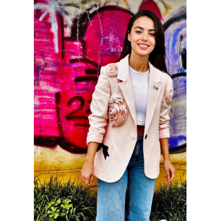 Sacou Darcy oversized roz pal, cu flori textile aplicate și rever clasic
