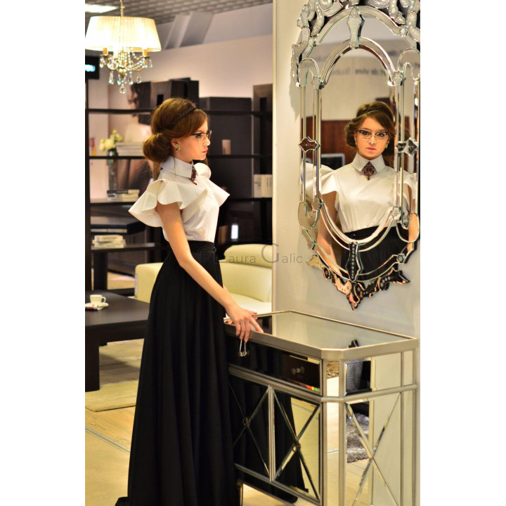 Side view and mirror reflection of the Cezara skirt, showing its high waist and full-length shape